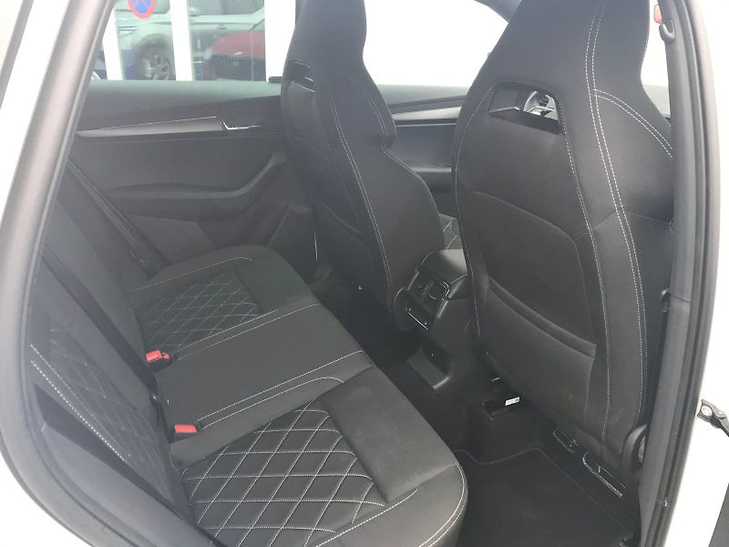 Škoda Karoq (2024) SPORTLINE  2,0 TDI 4x4  DSG - fotka 19 z 26