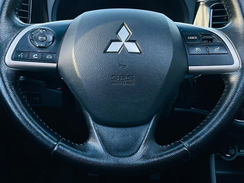 Mitsubishi Outlander 2.2D 4x4 7MÍST KAMERA SERVISKA - fotka 26 z 50