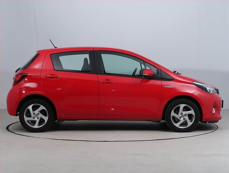 Toyota Yaris (2016) 1.5 Hybrid, Automat - fotka 6 z 17