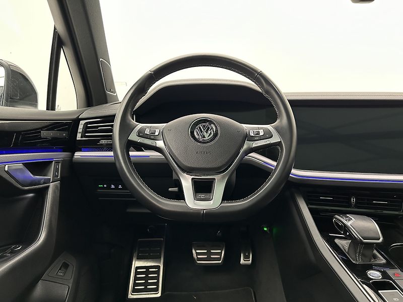 Volkswagen Touareg 3.0 TDI 4x4 R-Line - fotka 5 z 31