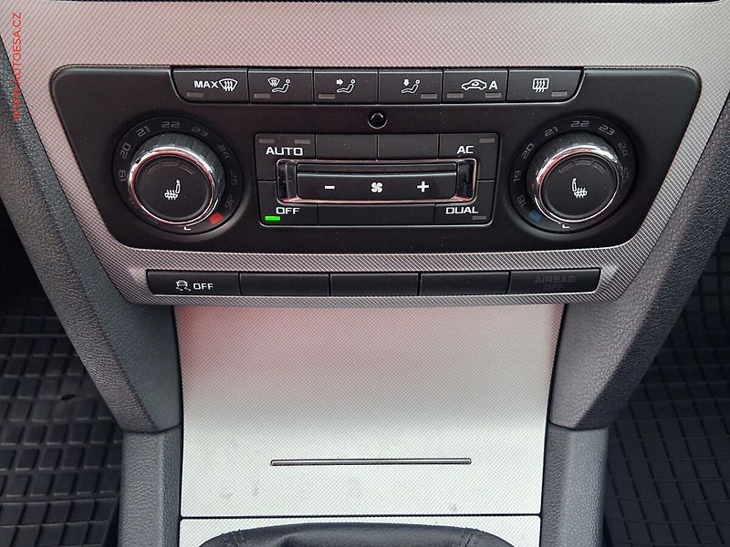 Škoda Octavia (2010) 1.6 TDi, 2.maj,ČR, AC, park - fotka 15 z 18