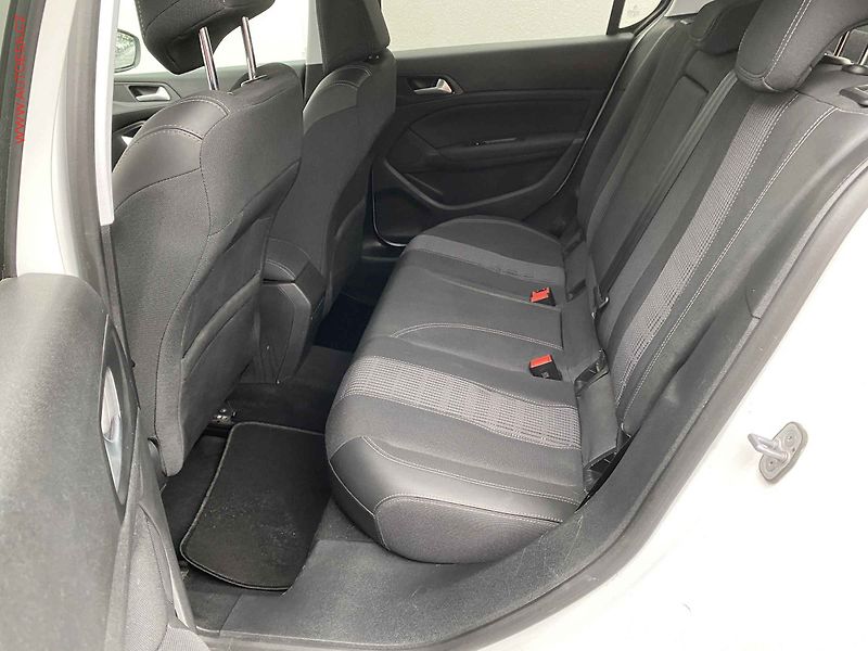 Peugeot 308 (2018) 1.2 PT, Allure, navi - fotka 10 z 16
