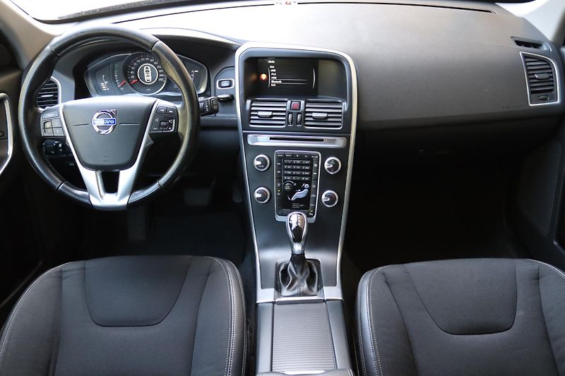 Volvo XC60 D4 2.0 133kW AT DPH - fotka 33 z 50