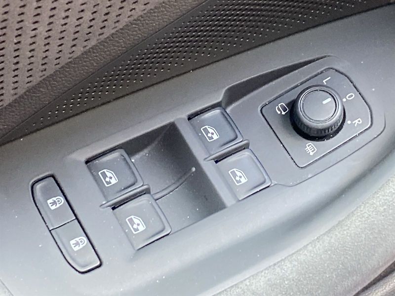 Škoda Superb (2025) Combi 2.0 TDI 4x4 DSG Sportlin - fotka 20 z 38