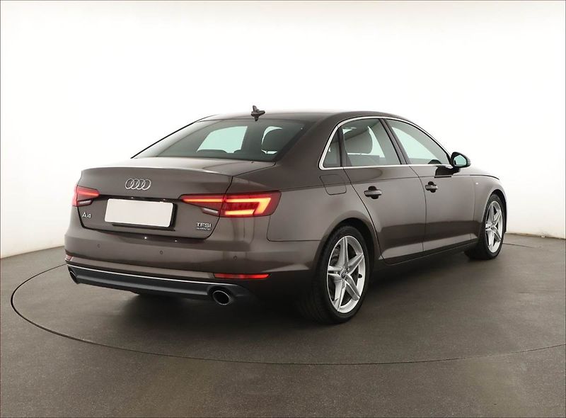 Audi A4 (2018) 40 TFSI, 4X4, Automat, ČR - fotka 5 z 20