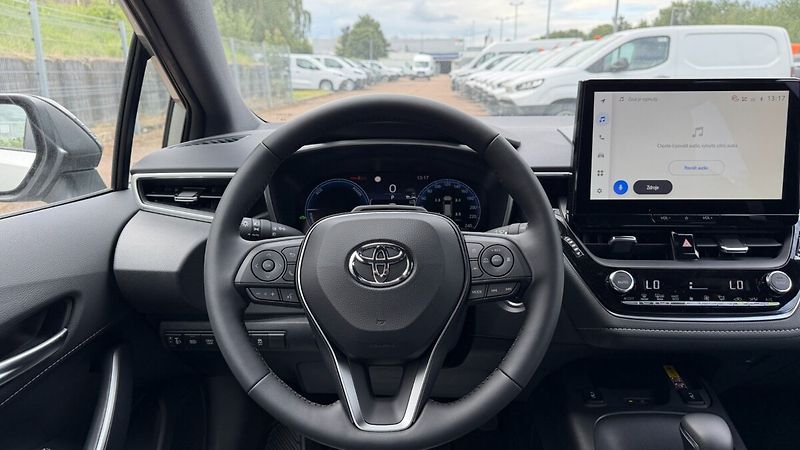Toyota Corolla TS 1.8. Hybrid Comfort Tech - - fotka 11 z 24