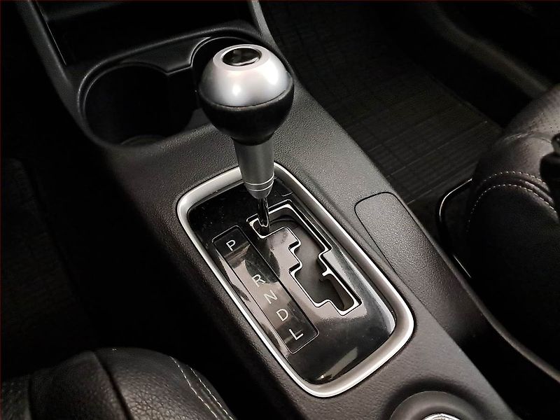 Mitsubishi Outlander (2015) 2.2 DI-D, 4X4, Automat - fotka 16 z 18
