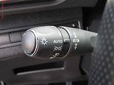 Peugeot 5008 (2019) 1.2 PT, GT Line, LED, navi - náhled 14