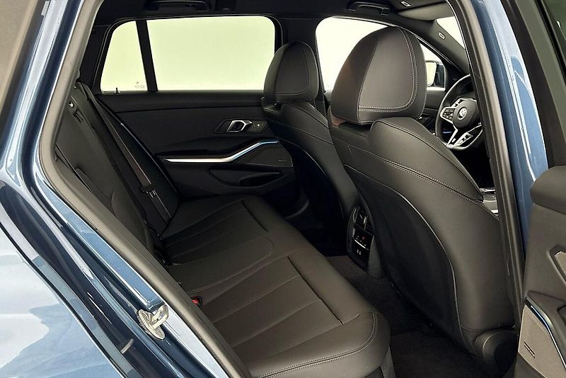 BMW Řada 3 řady 3 | 320d xDrive - fotka 12 z 26