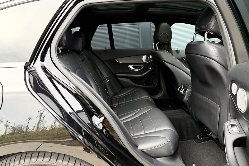 Mercedes-Benz Třídy C (2018) C 200 4Matic AMG Line - fotka 23 z 46