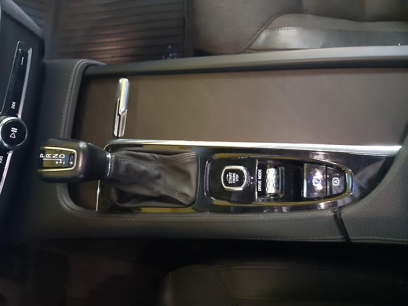 Volvo V90 2,0 d CROSSCOUNTRY 4x4 - fotka 15 z 22