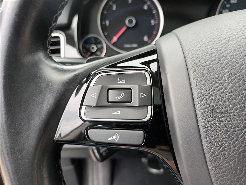 Volkswagen Touareg 3,0 TDI 193Kw,R-Line,ČR,TAŽNÉ, - fotka 28 z 50