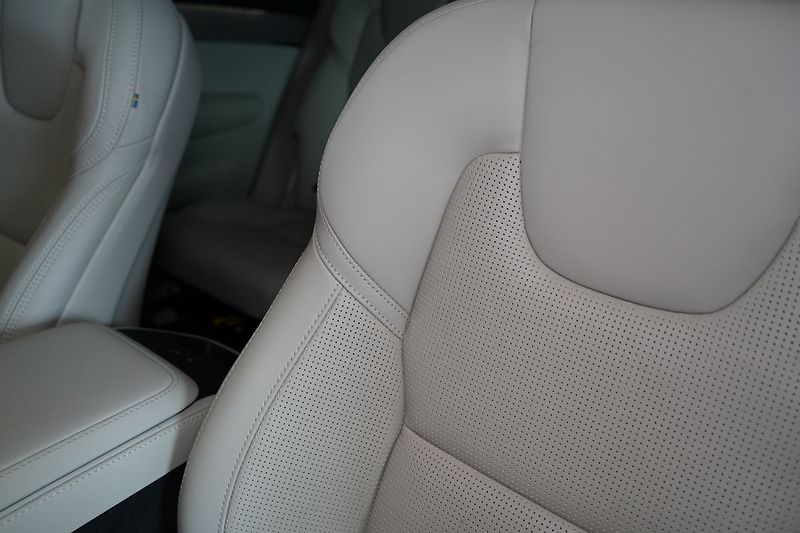 Volvo XC90 B5 PLUS Dark, Vzduch, 360° - fotka 22 z 53