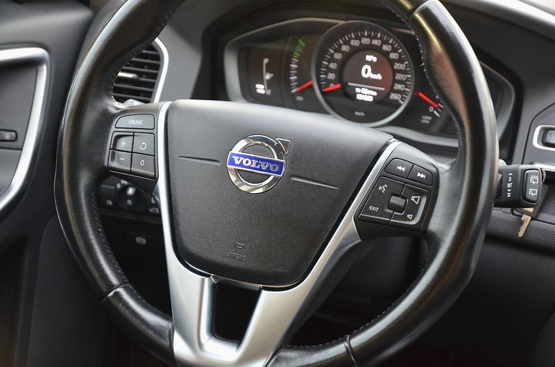 Volvo XC60 (2017) // REZERVOVÁNO //  - fotka 23 z 38