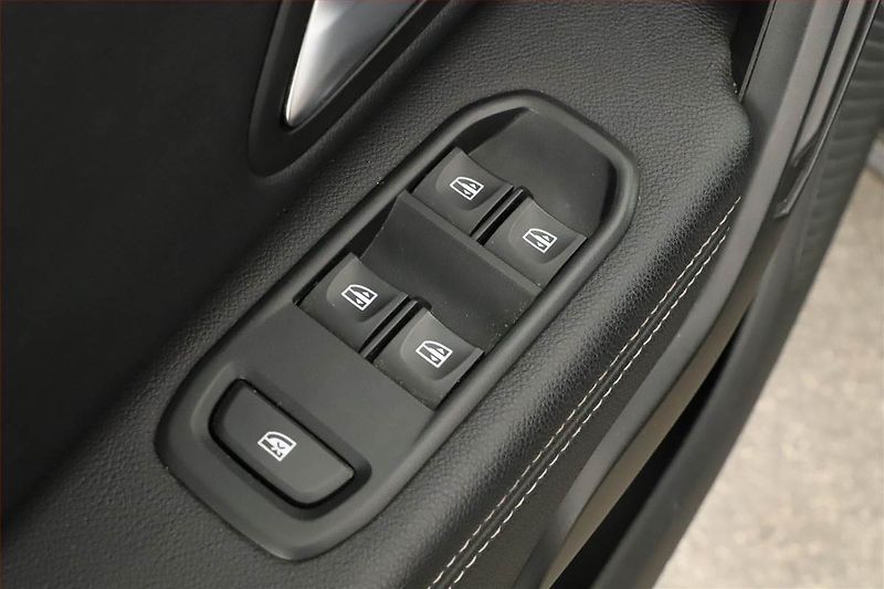 Dacia Duster (2022) 1.0 TCe, LPG, Serv.kniha, Navi - fotka 15 z 20
