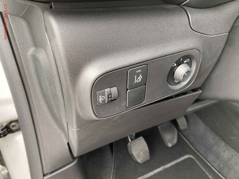 Citroën C3 (2020) 1.2PT, Feel, navi - fotka 15 z 17