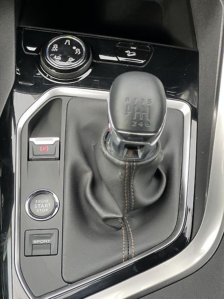 Peugeot 3008 GT Line 1.5 HDi NAVI KLIMA ALU - fotka 25 z 45