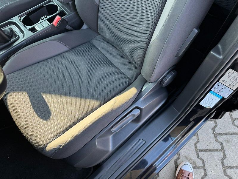 Volkswagen Touran (2016) 1,6 TDI 85 KW STK NAVI TAŽNÉ - fotka 18 z 50