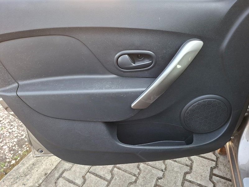 Dacia Sandero (2014) 1.2i 55kW -KLIMA-NOVÉ V ČR - fotka 19 z 36