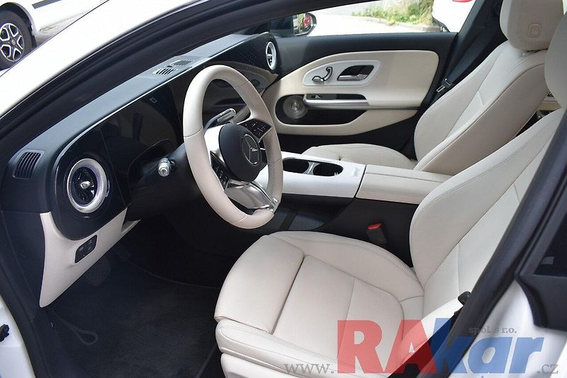 Mercedes-Benz CLA 350 EQ 4matic, Premium+/5let z - fotka 14 z 28
