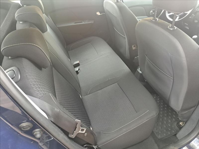 Dacia Sandero 1,0 SCe - fotka 29 z 35