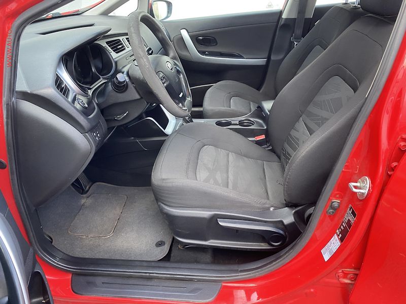Kia Ceed (2013) 1.6GDi, ČR, AC, STK5/28 - fotka 9 z 16