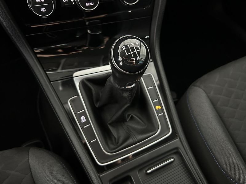 Volkswagen Golf 1,6   TDI 85kW,JOIN,TAŽNÉ,SERV - fotka 22 z 30