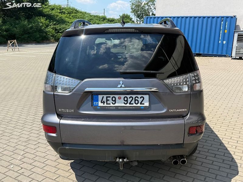 Mitsubishi Outlander (2010) 2.2 DI-D, 130kw 4x4 - fotka 4 z 19