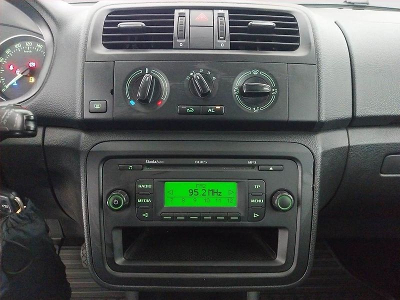 Škoda Fabia (2012) 1.6 TDI, po STK, dobrý stav - fotka 12 z 14