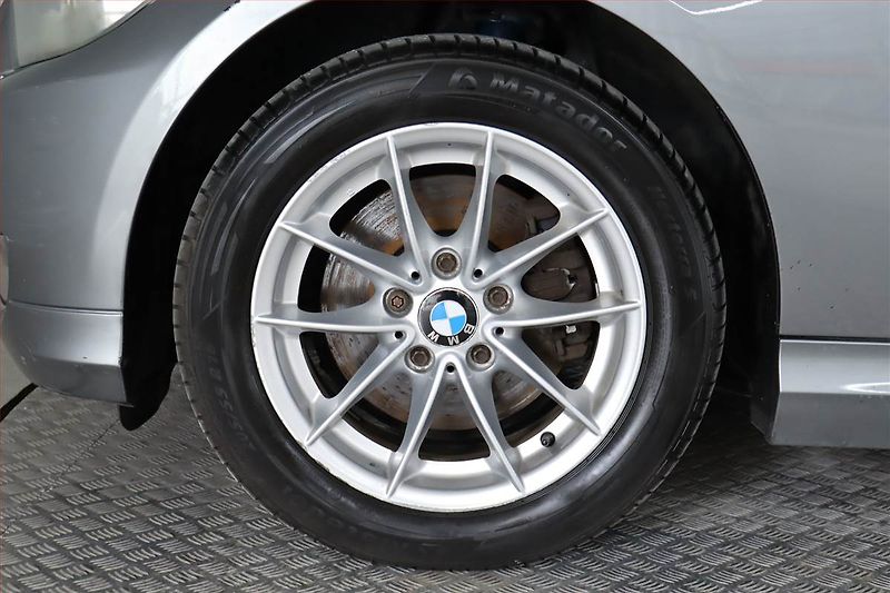 BMW Řada 3 (2011) Individual 320 d xDrive, 4X4 - fotka 15 z 22