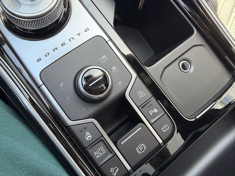 Kia Sorento 1.6-NOVÝ VŮZ-ZÁRUKA-MAX.VÝBAVA - fotka 25 z 61