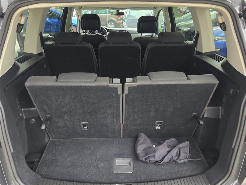 Volkswagen Touran 1,4 TSi 110KW DSG 7 MÍSTNÝ - fotka 29 z 52