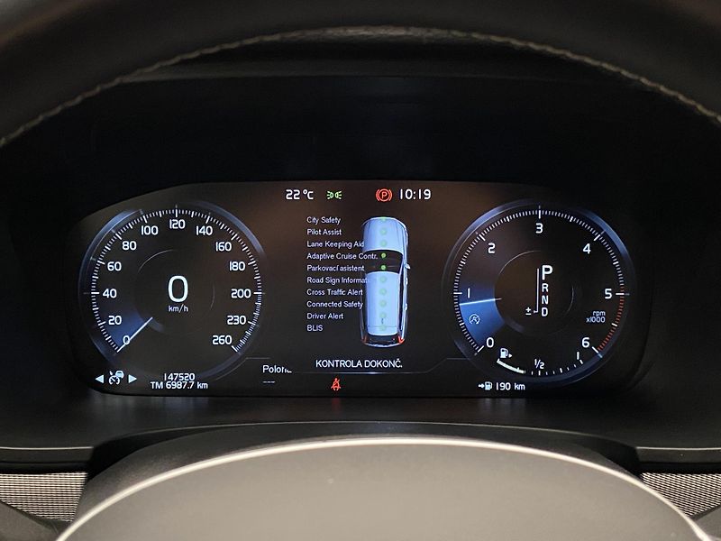 Volvo V90 D4 R-DESIGN AUT REZERVACE - fotka 23 z 47