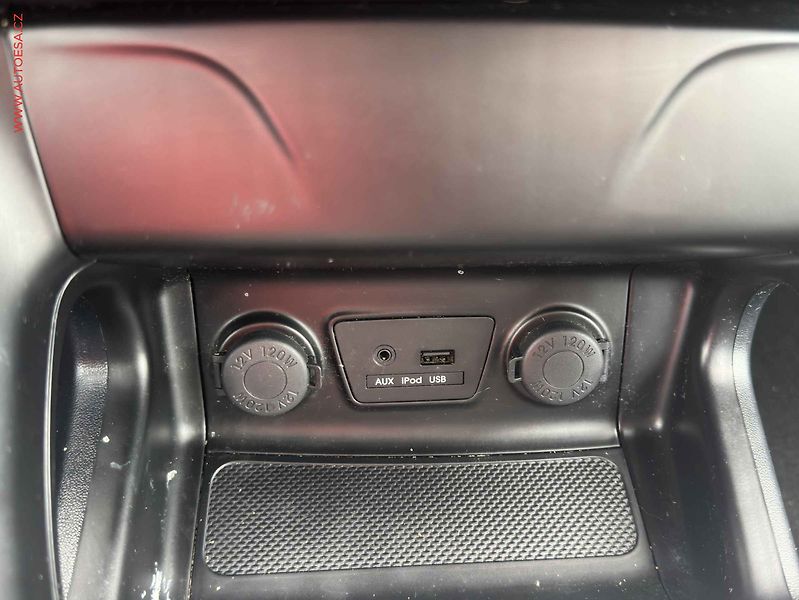 Hyundai ix35 (2012) 1.6GDi, ČR, AC, TZ - fotka 17 z 21