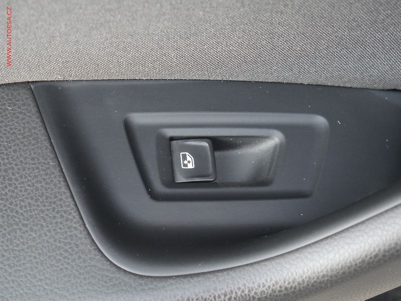 Volkswagen Passat (2017) 2.0 TDi, 1.maj, Comfortline - fotka 12 z 19