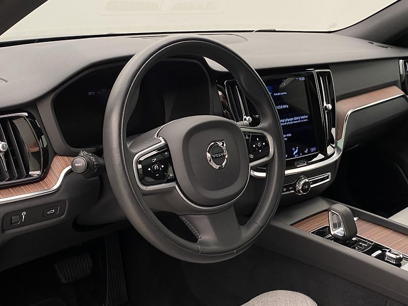 Volvo V60 CC B4 AWD BRIGHT PLUS AUT  - fotka 19 z 41