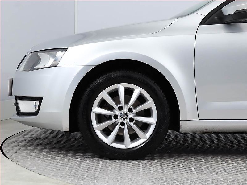 Škoda Octavia (2017) Ambition 1.6 TDI, Tempomat - fotka 12 z 14