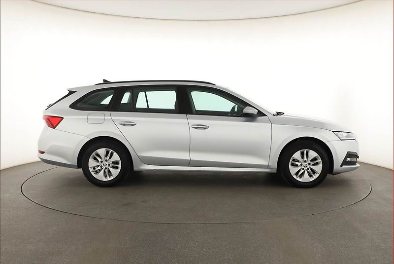 Škoda Octavia (2023) Ambition 2.0 TDI, ČR,1.maj - fotka 6 z 20