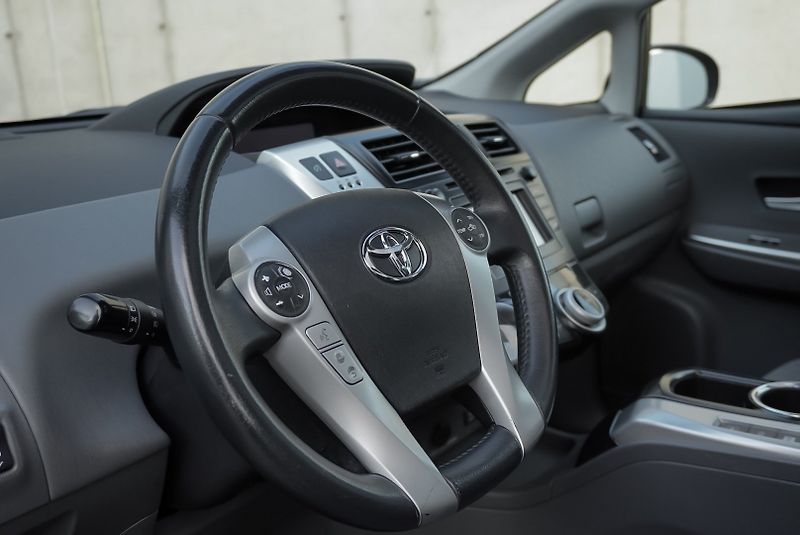 Toyota Prius 1.8 HYBRID 7míst - fotka 24 z 34