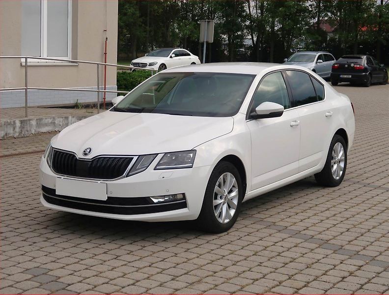 Škoda Octavia (2018) Style 1.6 TDI, Automat, ČR - fotka 2 z 16