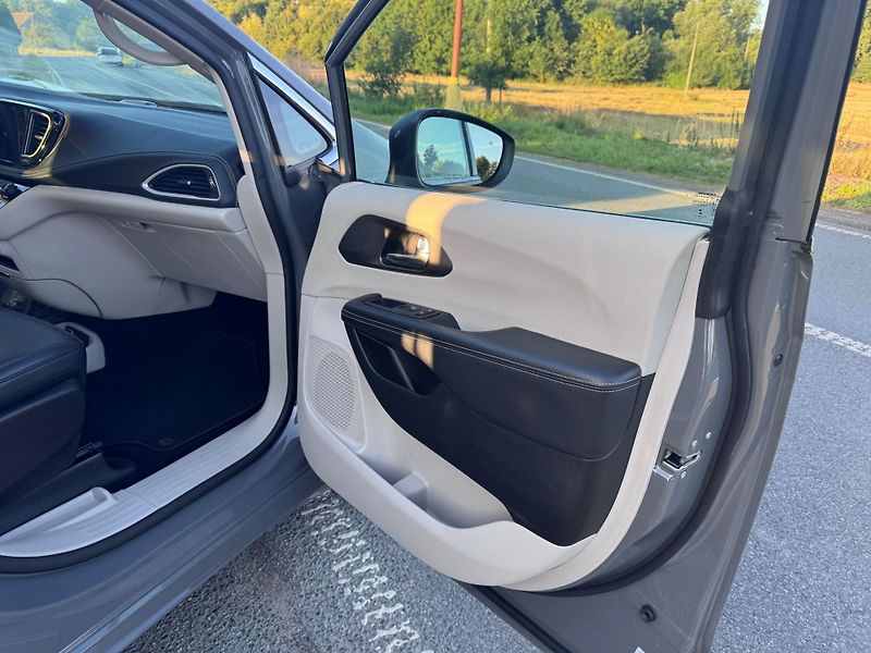 Chrysler Pacifica (2023) 3,6 Hybrid RU Radar Limit 2023 - fotka 11 z 20