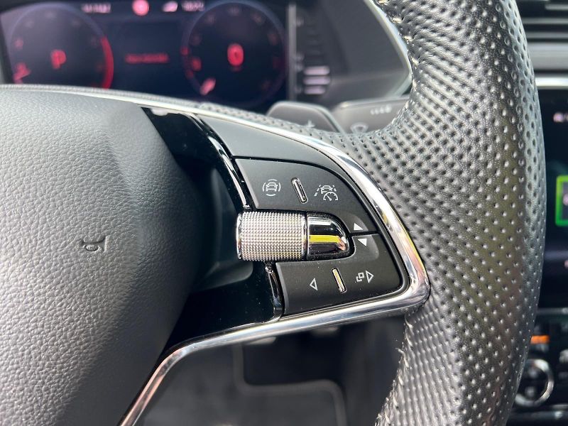 Škoda Superb (2022) SPORTLINE 2.0TSI 206kW 4x4 DPH - fotka 26 z 37