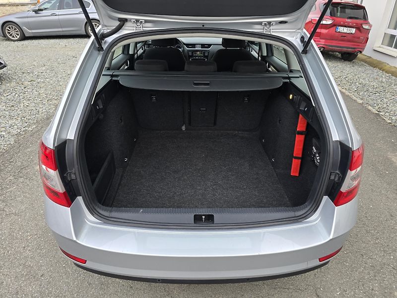 Škoda Octavia 1,6TDI STYLE LED DIGIKLIMA-DPH - fotka 31 z 33