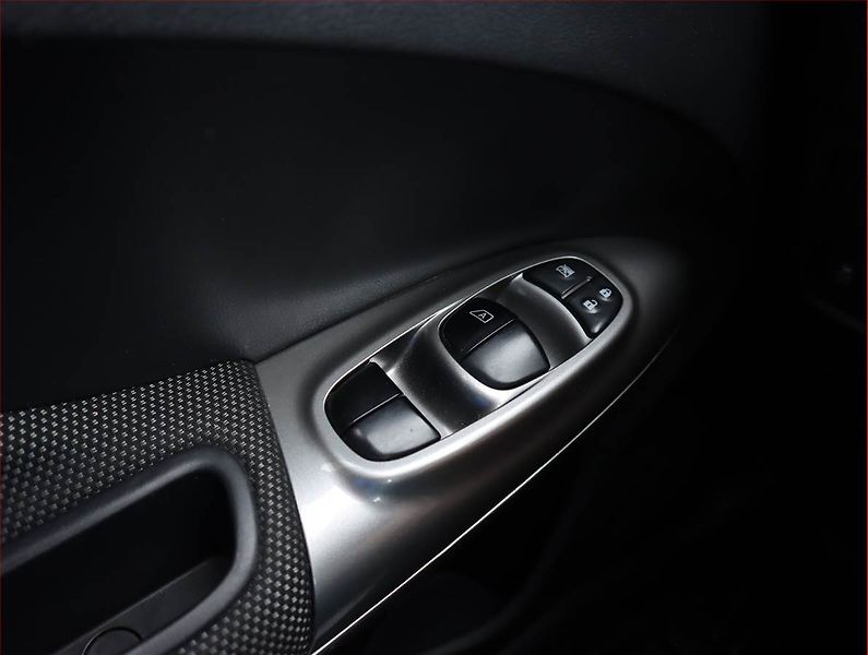 Nissan Juke (2014) 1.6 i, Park. senzory - fotka 13 z 16