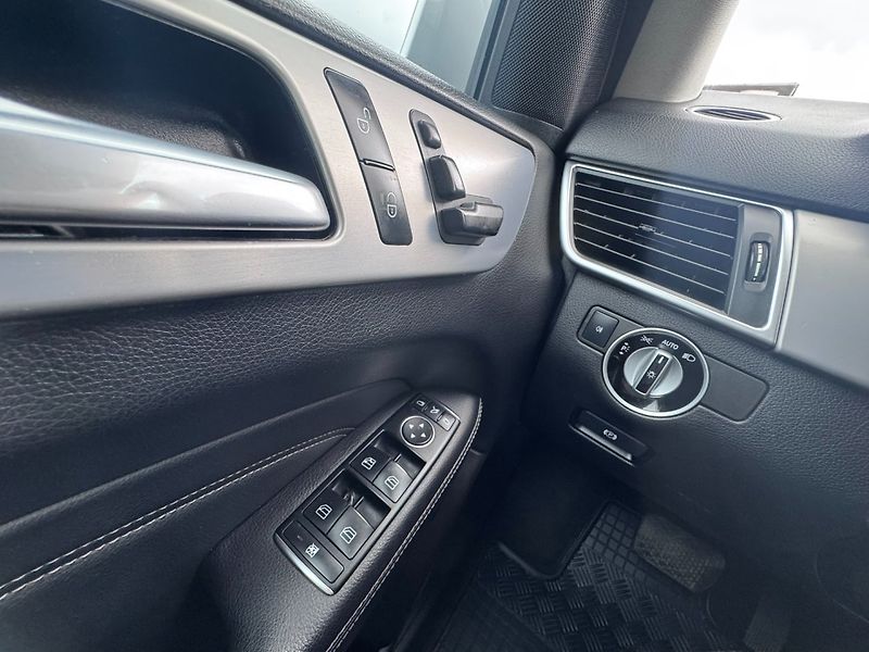 Mercedes-Benz Třídy M (2012) 350 3,0 CDI 190KW 4MATIC TAŽNÉ - fotka 26 z 50