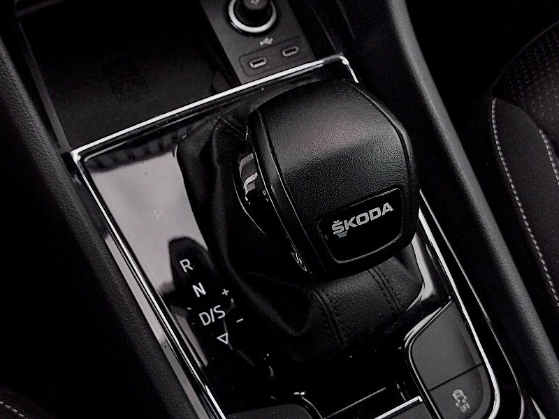 Škoda Karoq (2022) Ambition 1,5 Tsi DSG - fotka 22 z 35