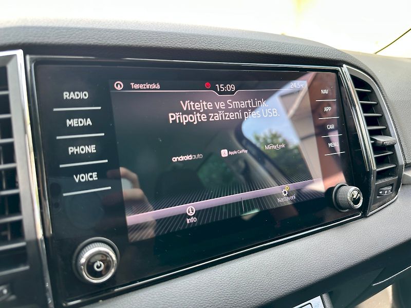 Škoda Karoq (2018) 2.0 TDI 110 kW Ambition 4x4 - fotka 16 z 25