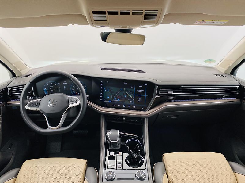 Volkswagen Touareg 3,0 Elegance nez. topení - fotka 9 z 26