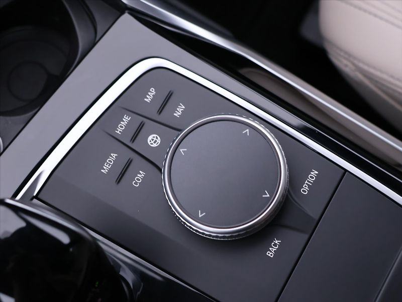 BMW Řada 3 2,0 320d 140kW XDrive Aut. DPH - fotka 22 z 31
