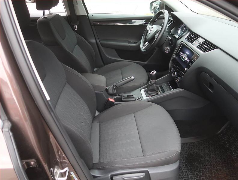 Škoda Octavia (2017) 1.6 TDI, Serv.kniha, Tempomat - fotka 9 z 18